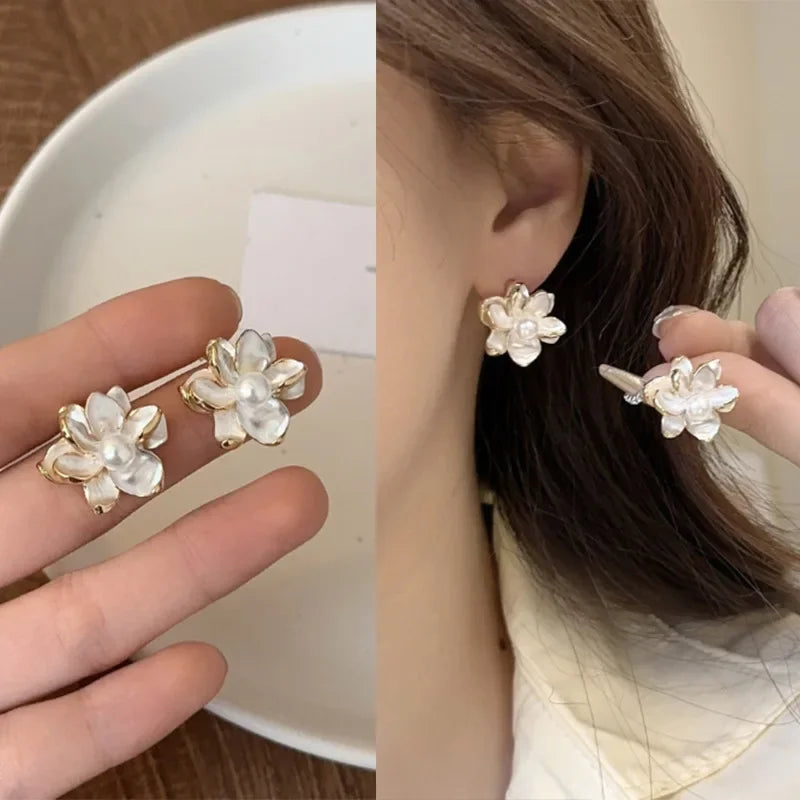 Korean Vintage Imitate Pearl Crystal Earrings for Women Jewelry High-Class Luxury Zircon Flower Butterfly Leaf Stud Earrings