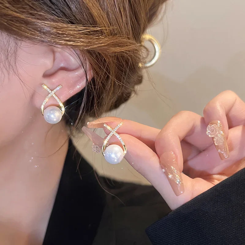 Korean Vintage Imitate Pearl Crystal Earrings for Women Jewelry High-Class Luxury Zircon Flower Butterfly Leaf Stud Earrings