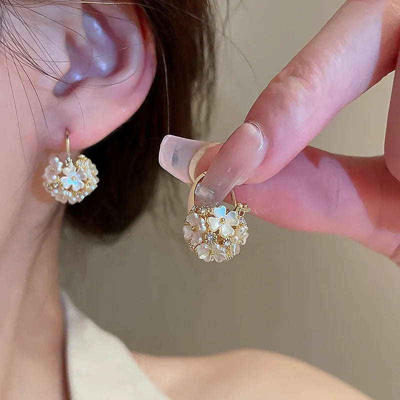 Korean Vintage Imitate Pearl Crystal Earrings for Women Jewelry High-Class Luxury Zircon Flower Butterfly Leaf Stud Earrings